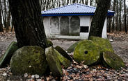 Cmentarz żydowski w Kocku; fot. aut. Nikodema Nijakiego, udostępnione na wikipedia.pl 26.01.2013 na licencji Creative Commons.