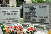 Symboliczny grób Sybiraków z parafii Jasienica; Fot. autorstwa Janusza J. Zyśka