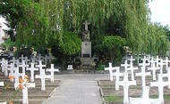 Zabytkowy cmentarz żołnierzy poległych w czasie II Wojny Śwatowej, Autor Wikipedysta Mateusz. Sz_praca własna, Plik udostępniony na licencji GNU FDL . oraz CC 