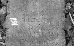 Płyta nagrobna Friedricha Wilhelma Rocke na cmentarzu poniemieckim w Bojadłach