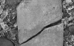 Płyta nagrobna Johanna Friedricha i Louisy Marii Katzur na cmentarzu poniemieckim w Bojadłach