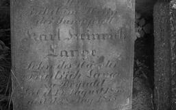 Nagrobek Karla Heinricha Lange; cmentarz poniemiecki w Bojadłach